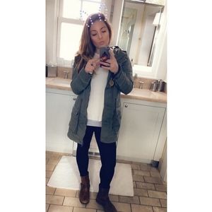 Meet your Posher, Crystal